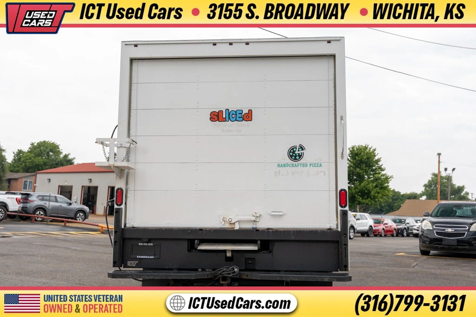 Used 2018 GMC Savana 3500 Extended w/ Driver Convenience Package RWD image 4