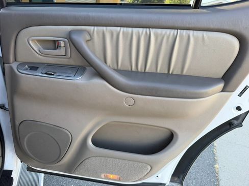 Used 2007 Toyota Sequoia Limited RWD image 18