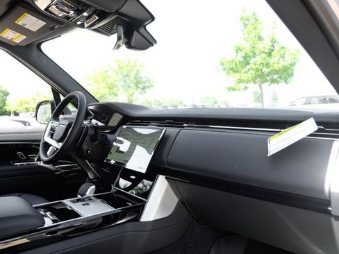 New 2026 Land Rover Range Rover Long Wheelbase SE AWD/4WD image 15
