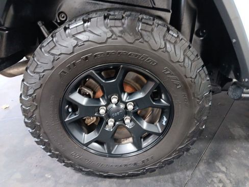 Used 2019 Jeep Wrangler Unlimited Sahara w/ Quick Order Package 24M Moab AWD/4WD image 33