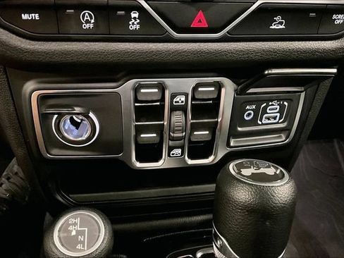 Used 2024 Jeep Wrangler Unlimited Sport AWD/4WD image 36