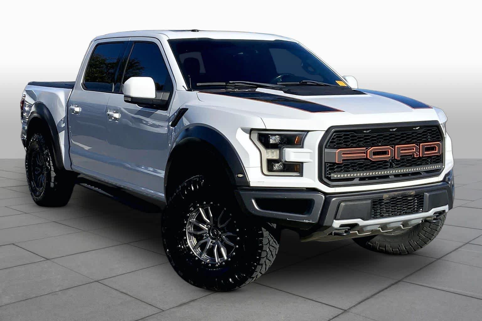 Used 2017 Ford F150 Raptor w/ Equipment Group 802A Luxury AWD/4WD image 3