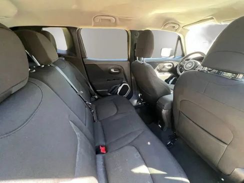 Used 2017 Jeep Renegade Latitude w/ Popular Equipment Group FWD image 13