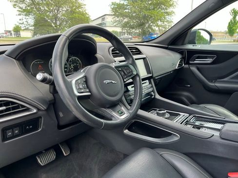 Used 2018 Jaguar F-PACE R-Sport AWD/4WD image 17