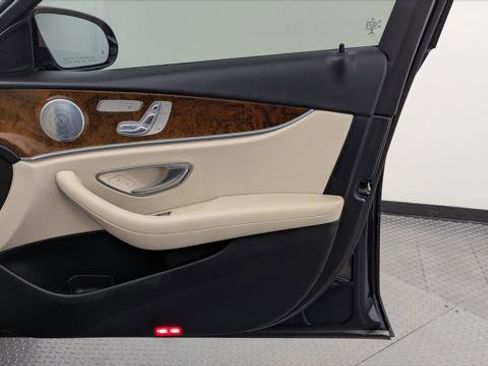Used 2018 Mercedes-Benz E 300 image 19