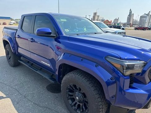 Used 2025 Toyota Tacoma SR5 AWD/4WD image 4