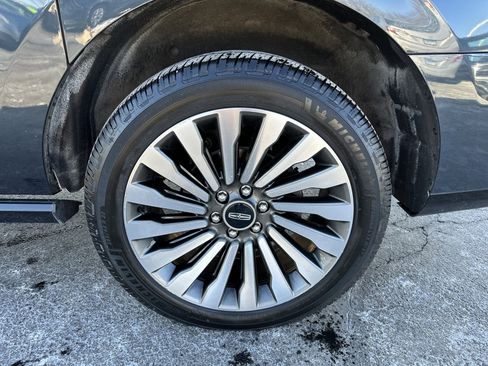 Used 2021 Lincoln Navigator L Reserve w/ Luxury Package image 11