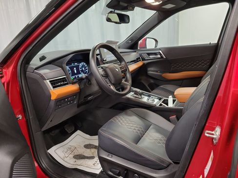 Used 2024 Mitsubishi Outlander 4WD Plug-In Hybrid image 12