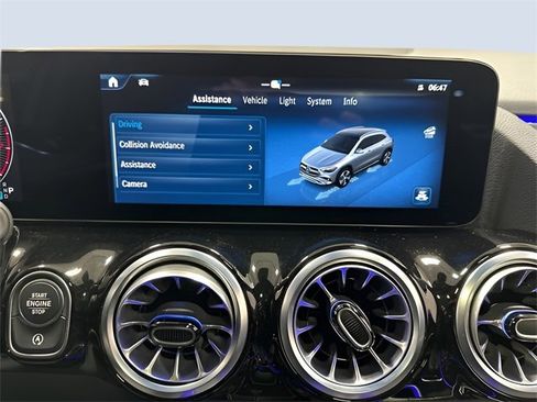 Used 2025 Mercedes-Benz GLA 250 4MATIC image 23