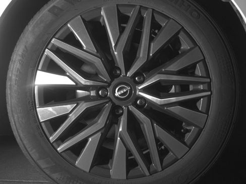 Used 2025 Nissan Altima 2.5 SV FWD image 16