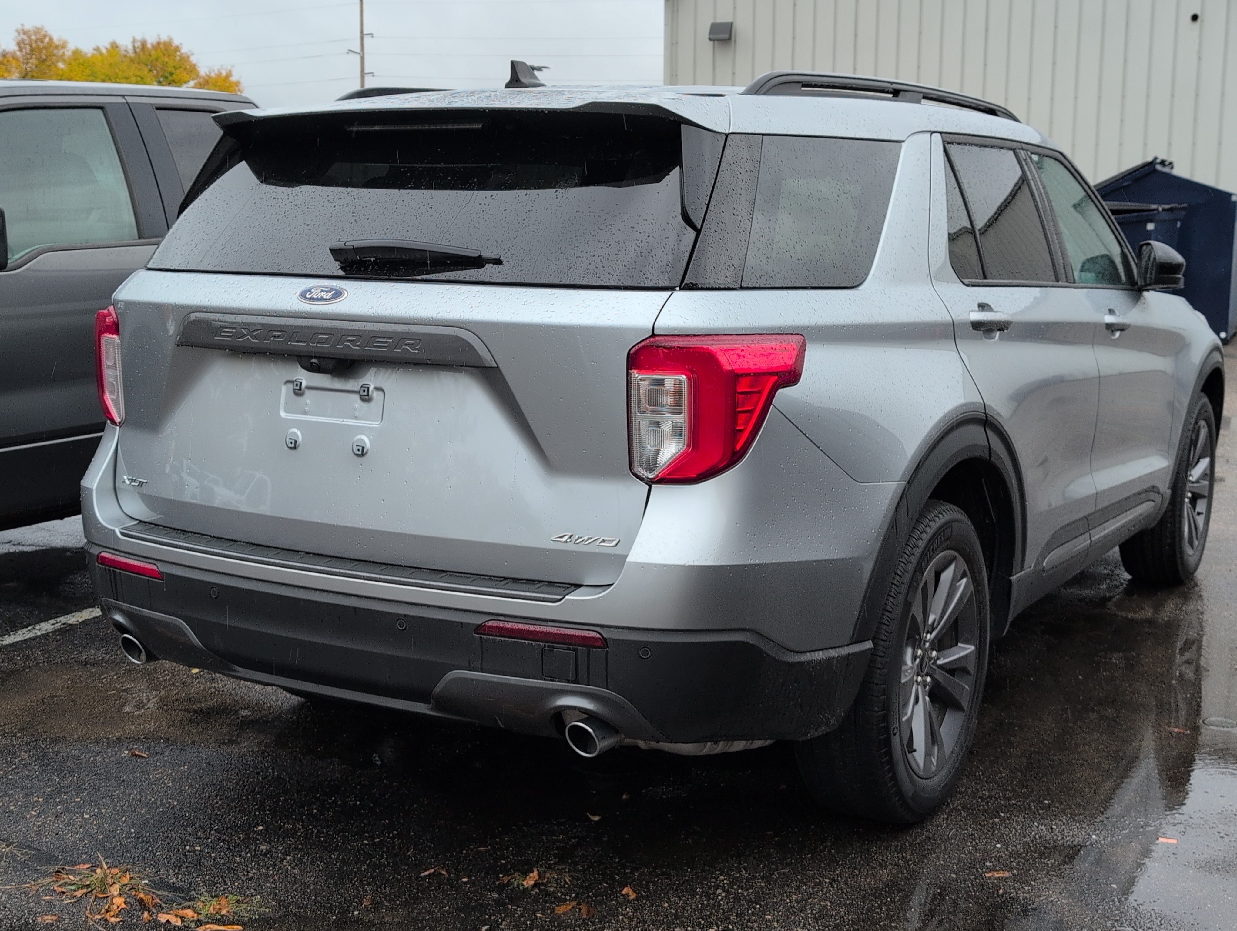 Used 2024 Ford Explorer XLT w/ Equipment Group 202A AWD/4WD image 4
