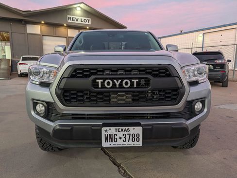 Used 2022 Toyota Tacoma SR5 image 2