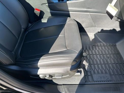 New 2025 Jeep Grand Cherokee Limited AWD/4WD image 13