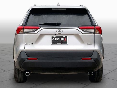 Used 2025 Toyota RAV4 XLE FWD image 5