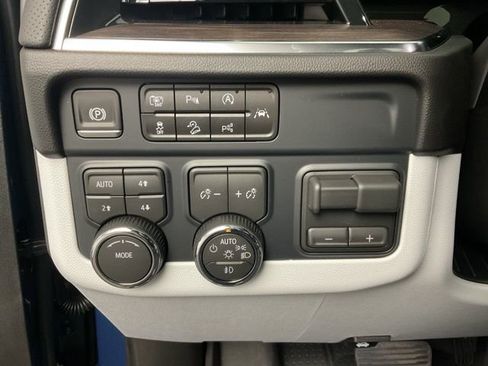 New 2026 Chevrolet Suburban Premier image 13