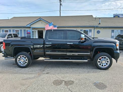 Used 2019 GMC Sierra 2500 Denali w/ Duramax Plus Package image 5