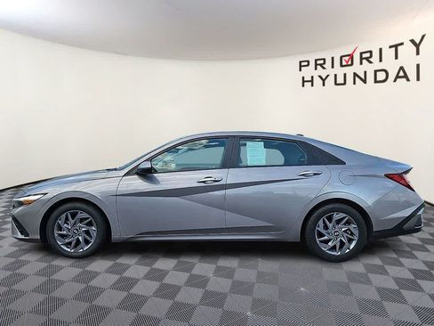 Used 2024 Hyundai Elantra SEL FWD image 7
