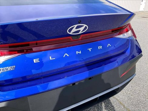 Used 2025 Hyundai Elantra SE FWD image 27