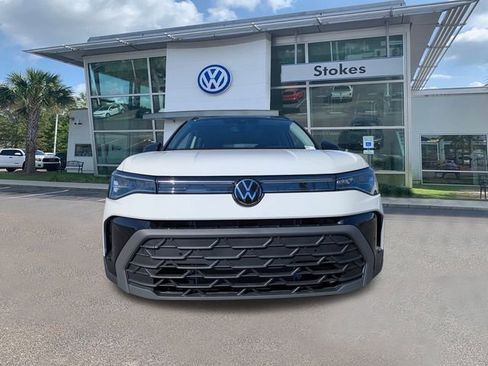 New 2026 Volkswagen Taos SE image 9