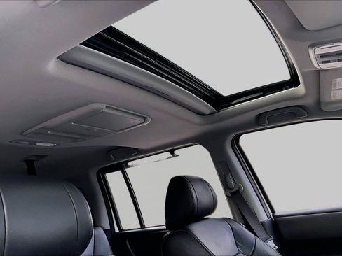 Used 2015 Honda Pilot Touring image 26