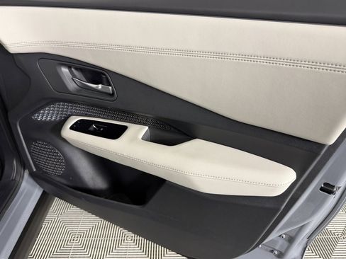 Used 2024 Nissan Ariya FWD image 33