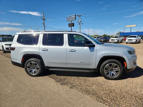 Used 2023 Jeep Wagoneer Series II image 6