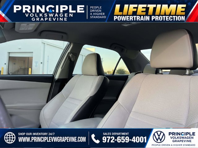 Used 2017 Toyota Camry SE FWD image 12