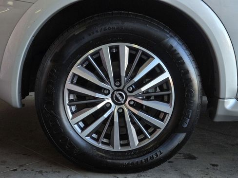 Used 2023 Nissan Armada SL w/ Captain's Chairs Package image 5