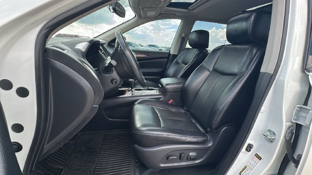 Used 2017 Nissan Pathfinder Platinum w/ Family Entertainment Package FWD image 5