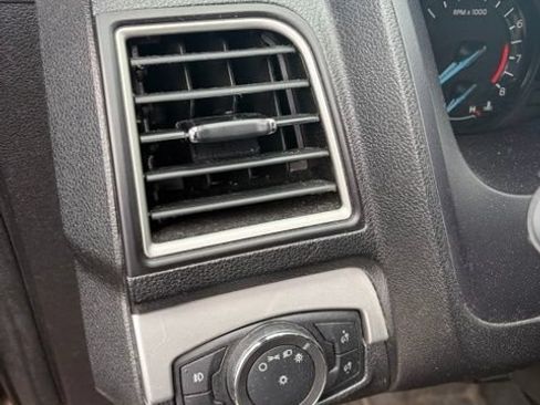 Used 2017 Ford Explorer XLT AWD/4WD image 22