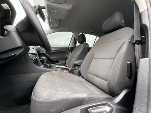 Used 2021 Volkswagen Golf 4-Door image 11