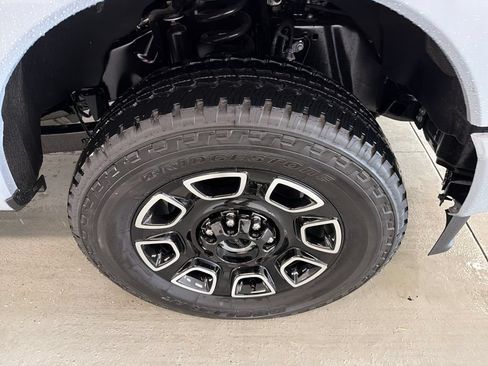 New 2026 Ford F250 Platinum w/ FX4 Off-Road Package AWD/4WD image 5