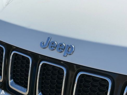 Used 2018 Jeep Compass Latitude FWD image 7