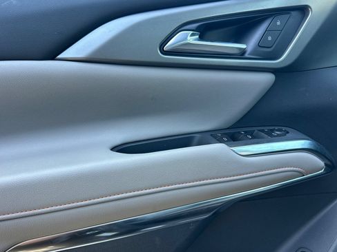 Used 2026 Chevrolet Traverse LT w/ LPO, Floor Liner Package FWD image 11