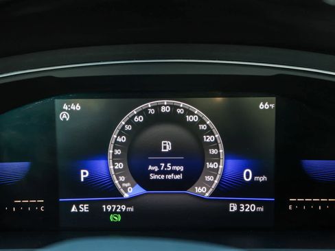 Used 2022 Volkswagen Tiguan SE w/ Panoramic Sunroof Package image 24