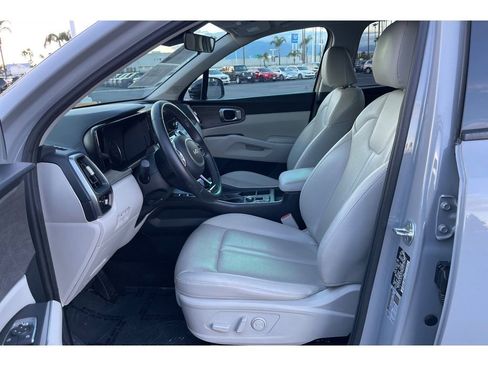 Used 2022 Kia Sorento EX w/ Panoramic Sunroof Package image 11