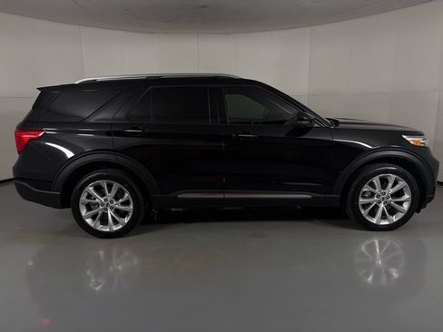 Used 2022 Ford Explorer Platinum w/ Premium Technology Package image 11