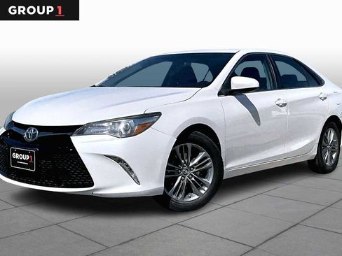Used 2015 Toyota Camry SE w/ Moonroof Package image 1