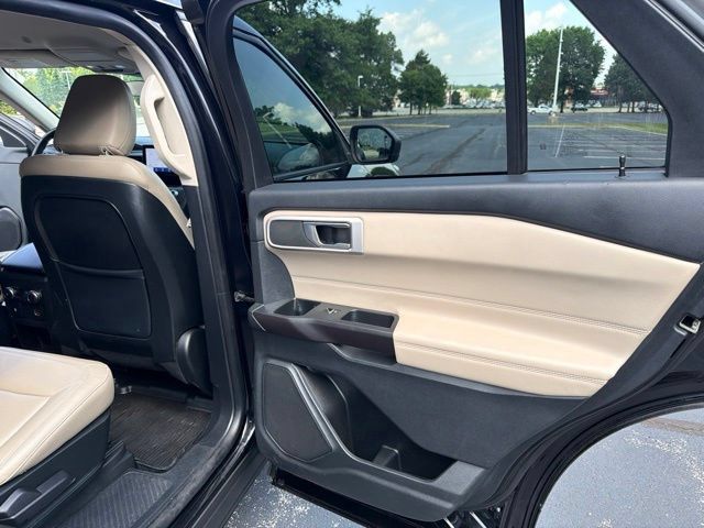 Used 2020 Ford Explorer XLT w/ Equipment Group 202A AWD/4WD image 25