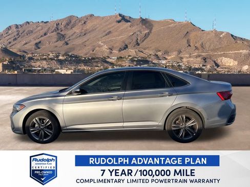 Certified 2022 Volkswagen Jetta SE w/ Panoramic Sunroof Package image 2