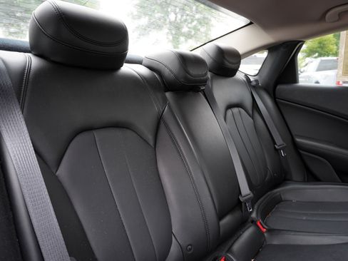 Used 2017 Chrysler 200 Limited Platinum FWD image 31