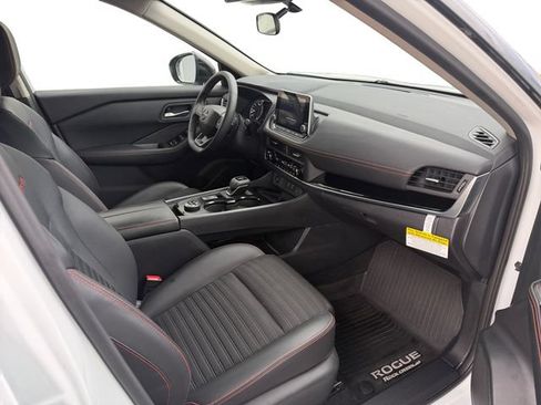 Certified 2026 Nissan Rogue SV AWD/4WD image 10