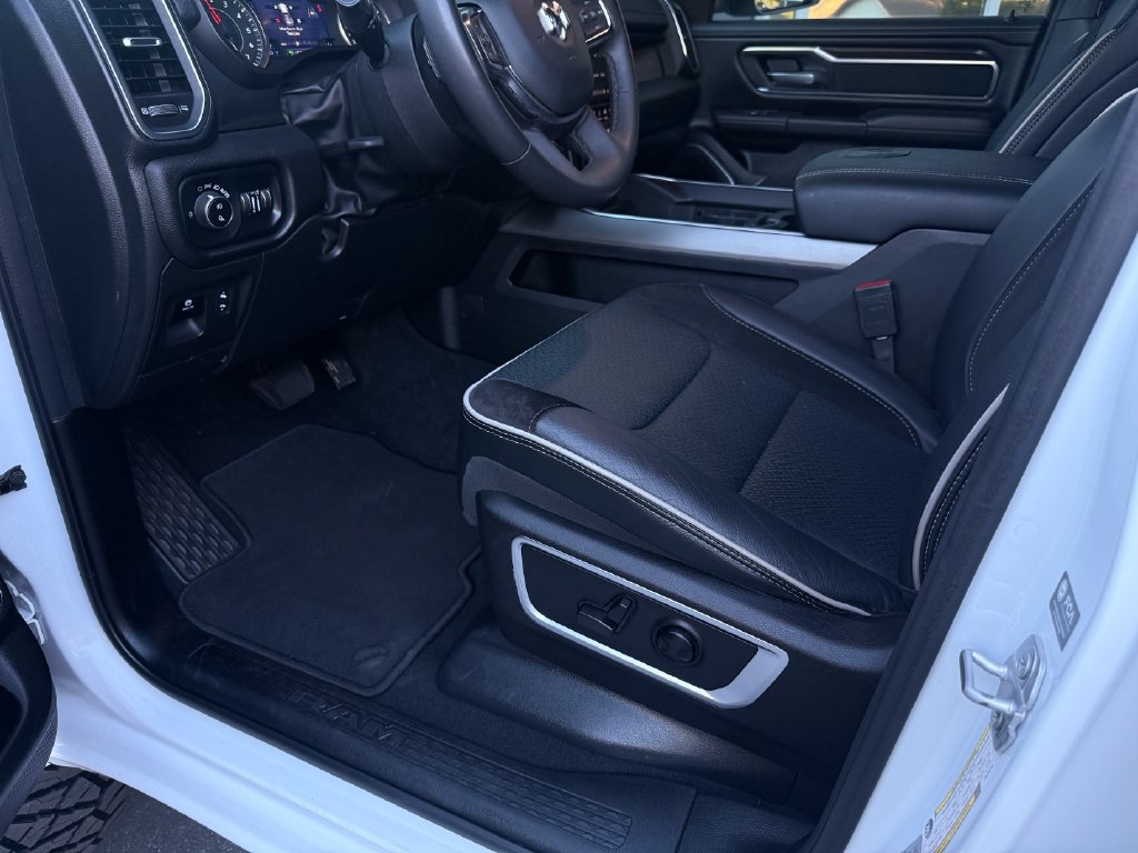 Used 2025 RAM 1500 Laramie w/ Sport Appearance Package AWD/4WD image 19