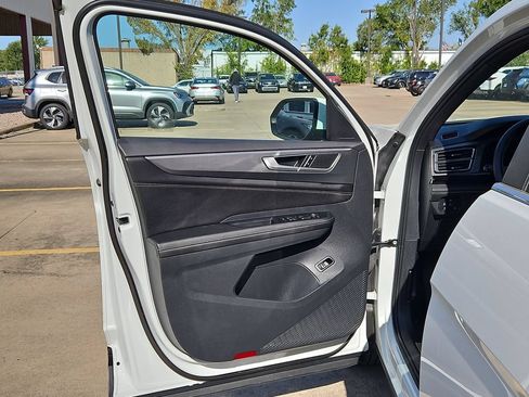Used 2025 Volkswagen Atlas Cross Sport SE FWD image 11