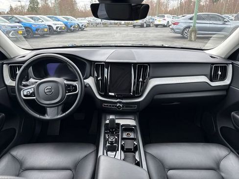 Used 2025 Volvo XC60 B5 Plus image 15
