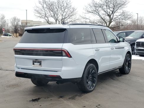 New 2026 Lincoln Navigator Reserve w/ Jet Appearance Package image 4