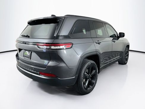 Used 2025 Jeep Grand Cherokee Altitude AWD/4WD image 9