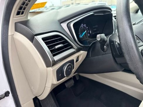 Used 2019 Ford Fusion SE FWD image 14