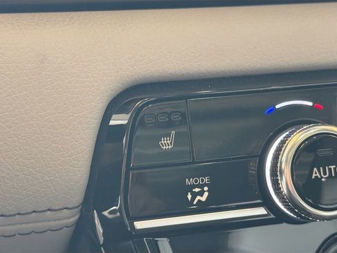 Used 2025 Honda Pilot Touring image 20