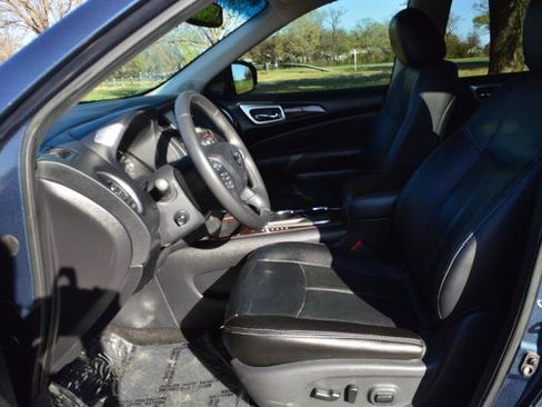 Used 2015 Nissan Pathfinder Platinum w/ Cargo Package image 12